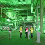 Tekoälyrobotteja, oppivia koneita, pölytöntä ja hajutonta – Tältä näyttää maailman moderneimmassa kierrätyslaitoksessa Vantaalla